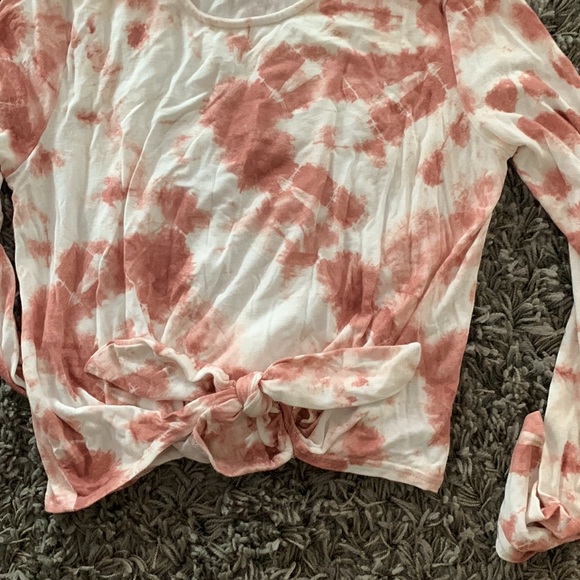 Women’s Ardene Tie Die Long Sleeve Crop Top - Picture 3 of 4